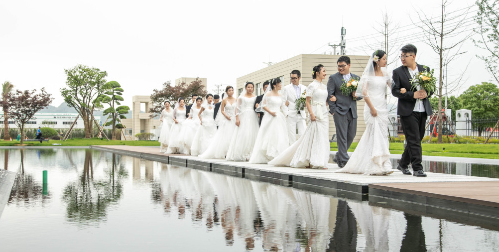 pg电子新材举行520集体婚礼！